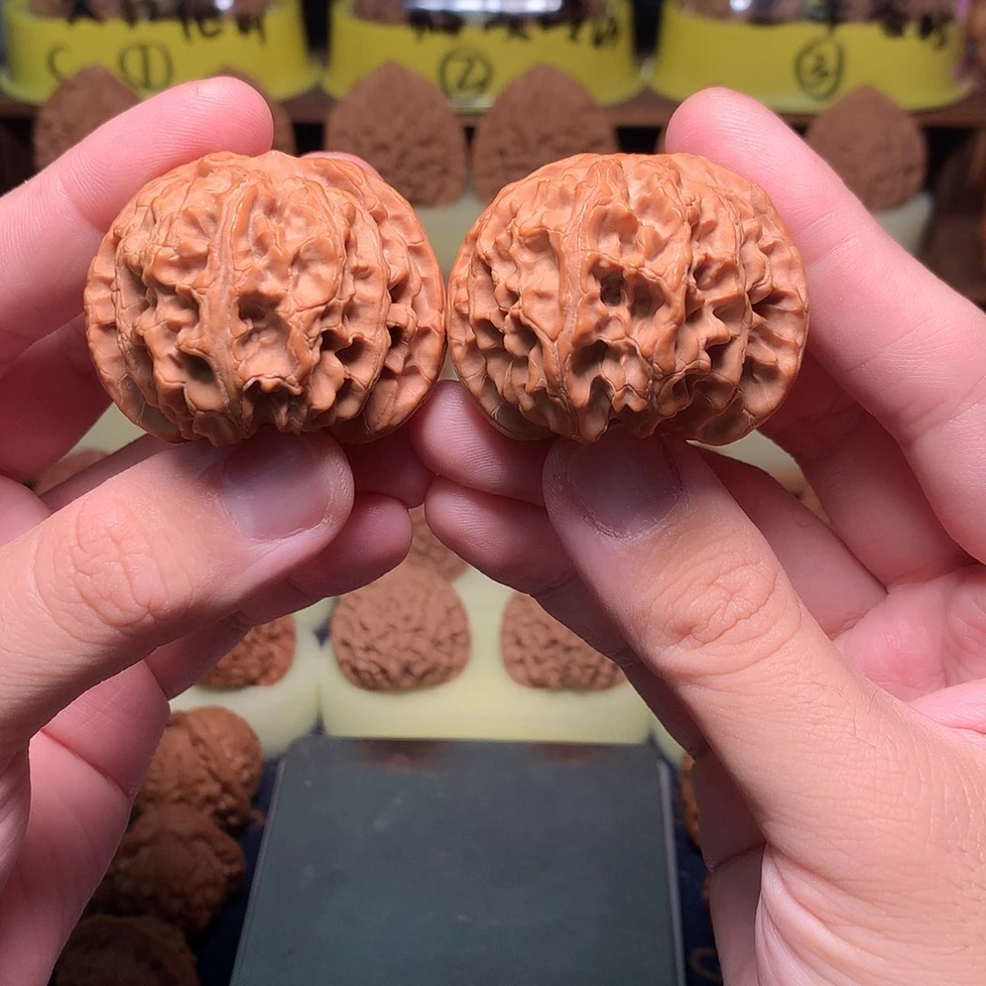 文玩核桃吊坠46红皮苹果园全品