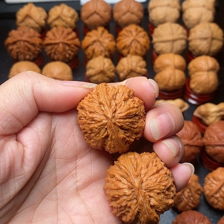 小***～文玩核桃吊坠麒麟纹