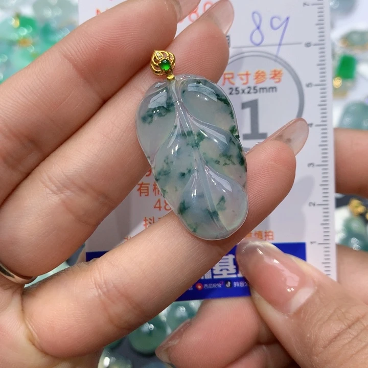 翡翠颈饰18K金镶嵌叶子