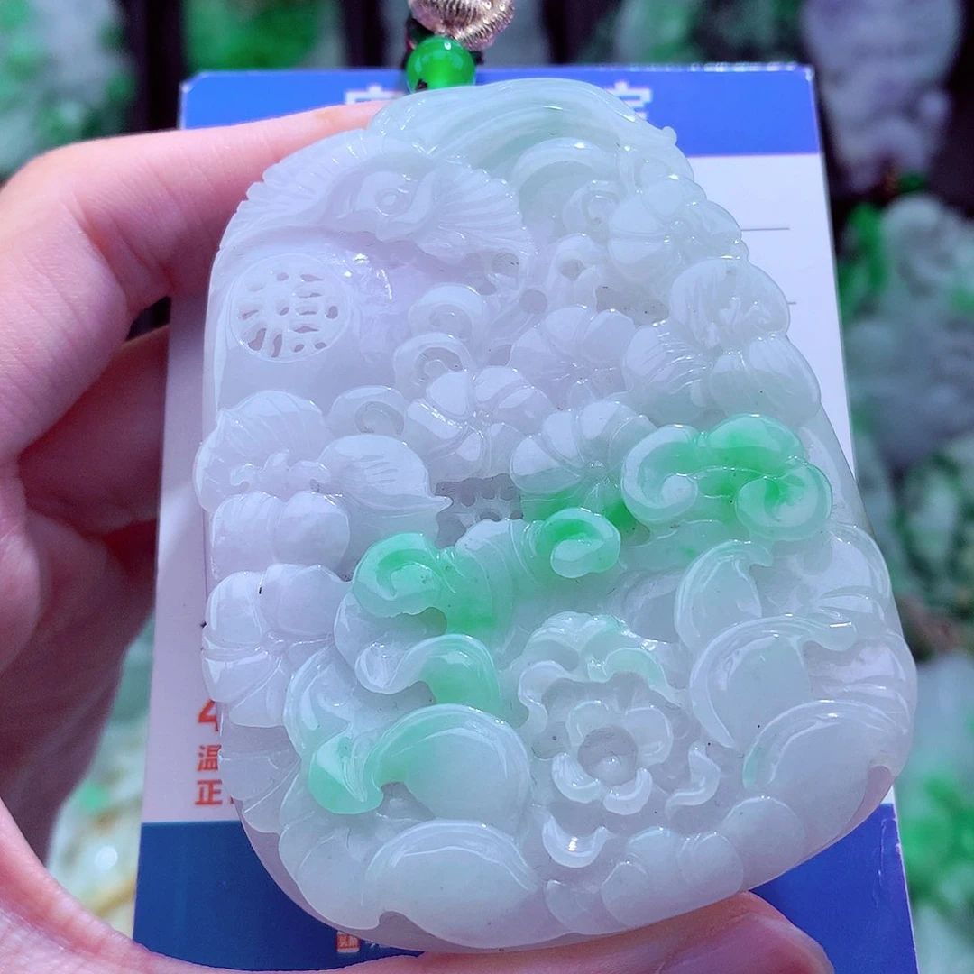 翡翠未镶嵌颈饰挂件