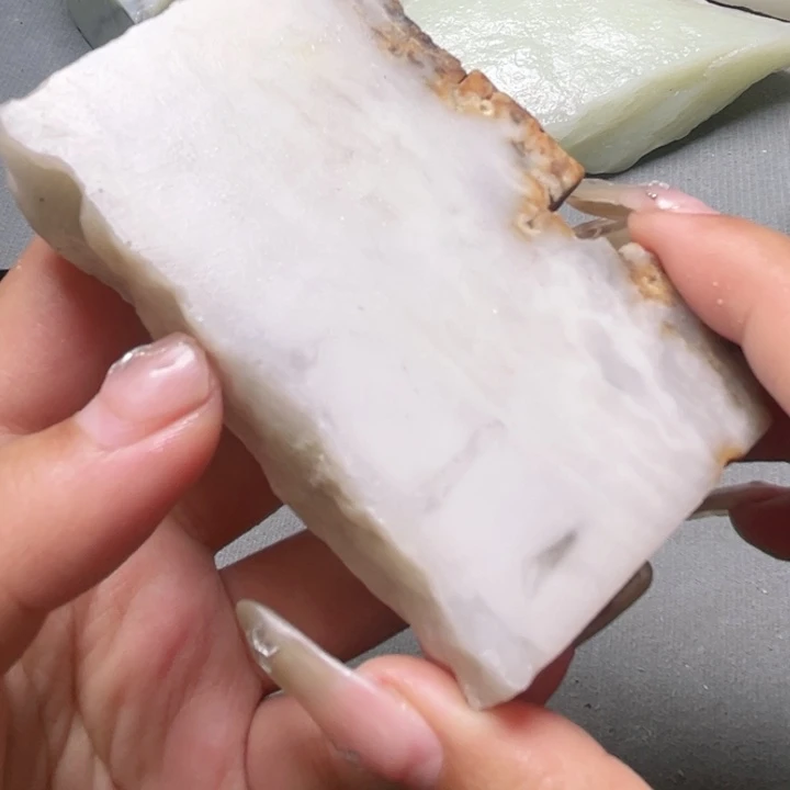 和田玉（糖玉）未镶嵌珠宝奇石
