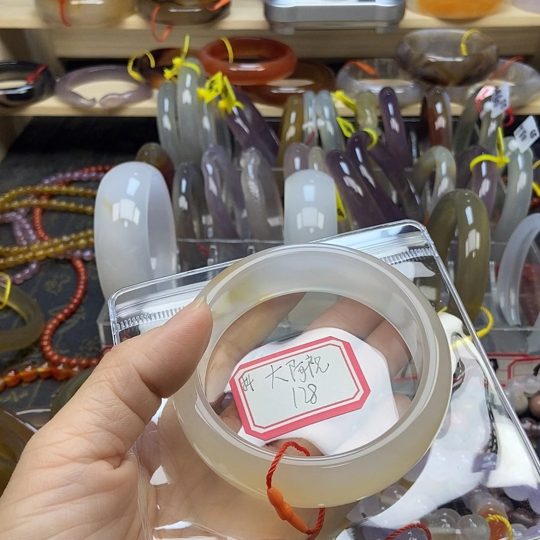 玛瑙/玉髓手镯未镶嵌大**～