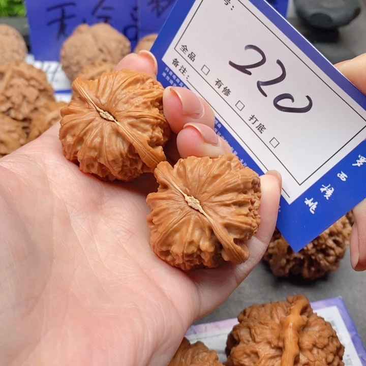 吊坠桃核38白狮子220