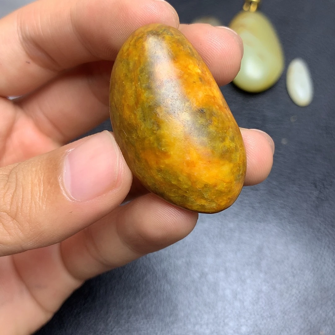 未镶嵌和田玉（糖玉）挂件