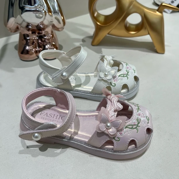 B835靓靓女生高货夏季公主风包头凉鞋女童公主鞋刺绣珍珠工艺精致