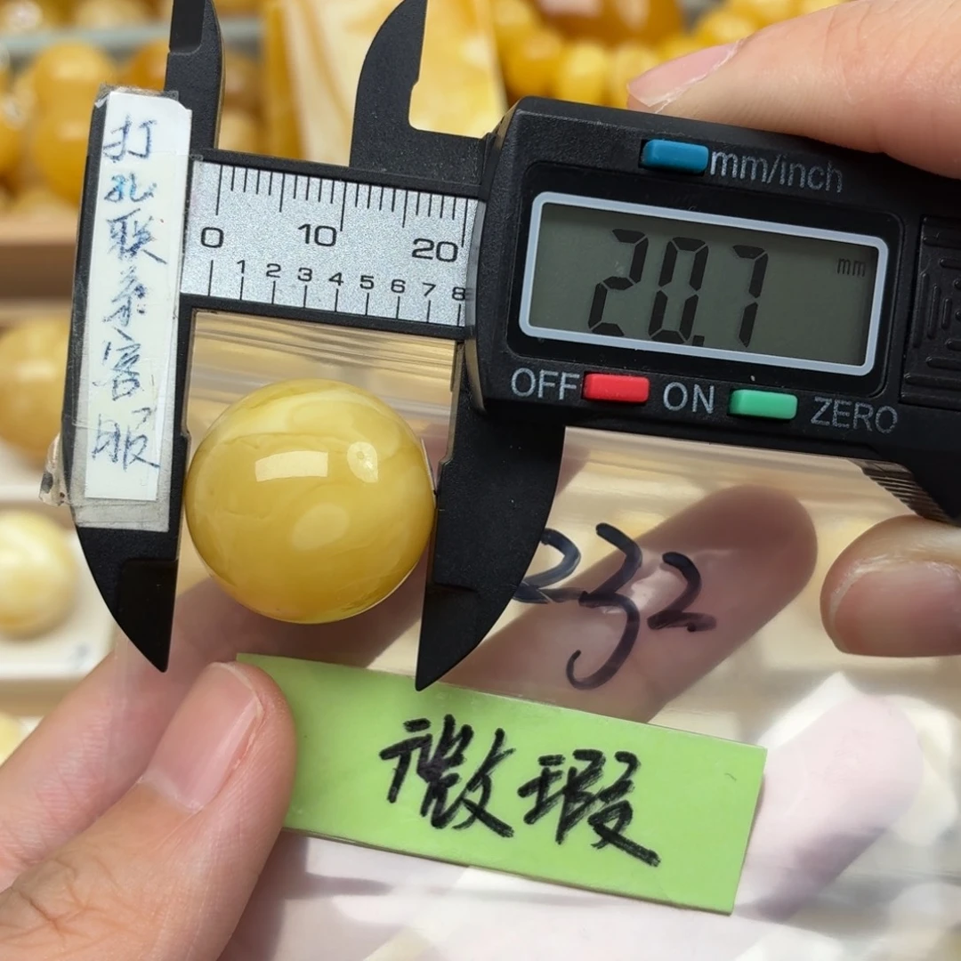 爱***u未镶嵌蜜蜡裸石微瑕