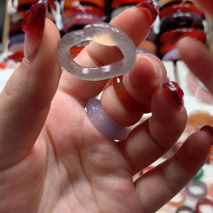 玛瑙/玉髓手镯未镶嵌芜****A