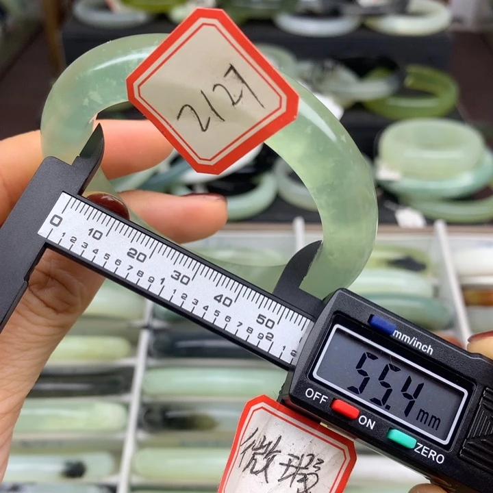 快***狗蛇纹石玉未镶嵌手镯2127