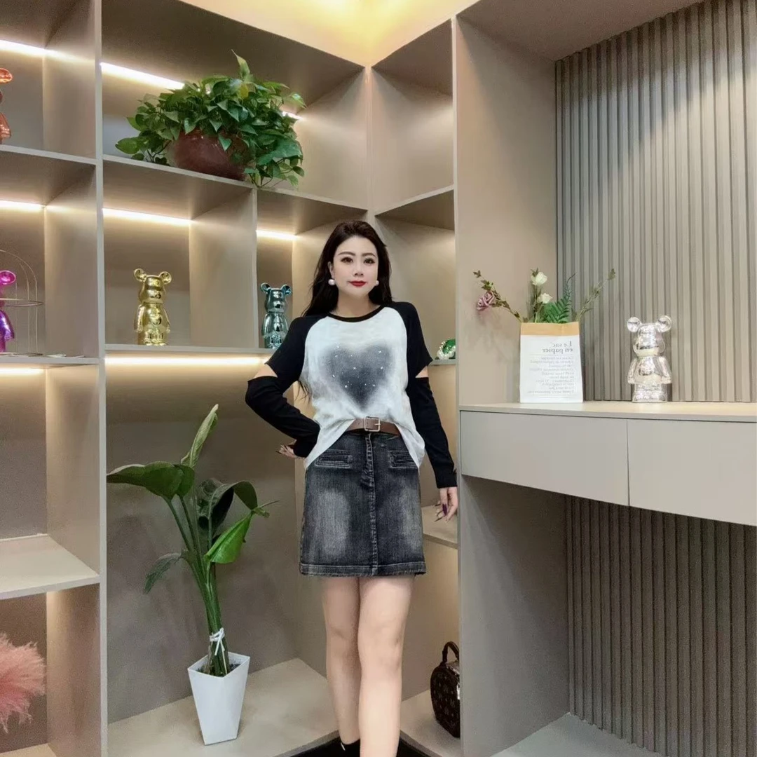 春季洋气小衫-千 68005 时尚潮流亮闪爱心开口袖胖MM大码女装新款