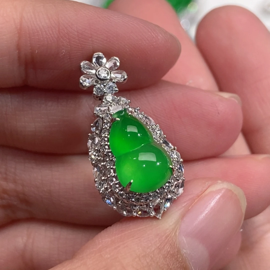 翡翠18K金镶嵌颈饰天然缅甸A货翡翠