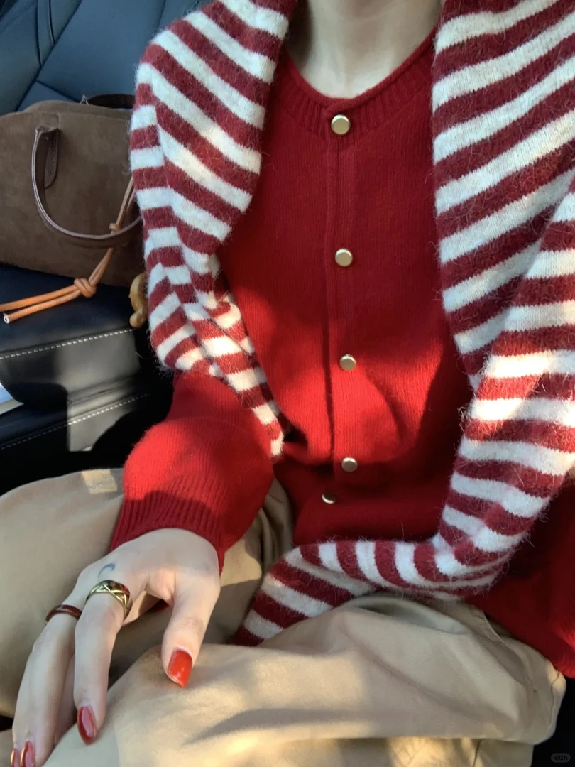 2025秋季新款韩系慵懒高级感针织开衫红色毛衣女上衣百搭直筒裤