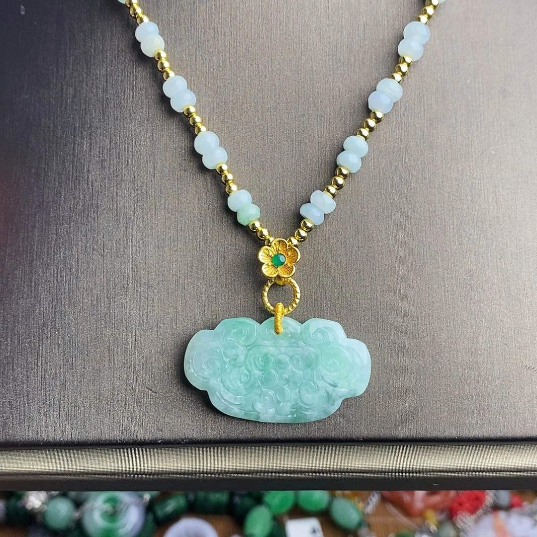 翡翠未镶嵌颈饰99