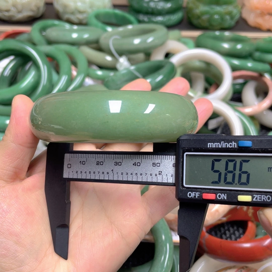 石英质玉未镶嵌手镯