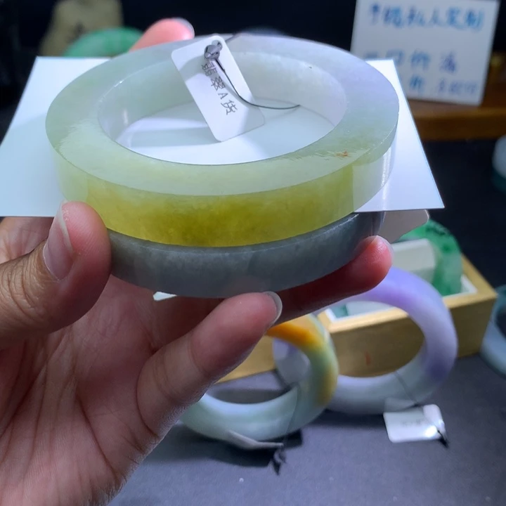 定制翡翠未镶嵌翡翠手镯