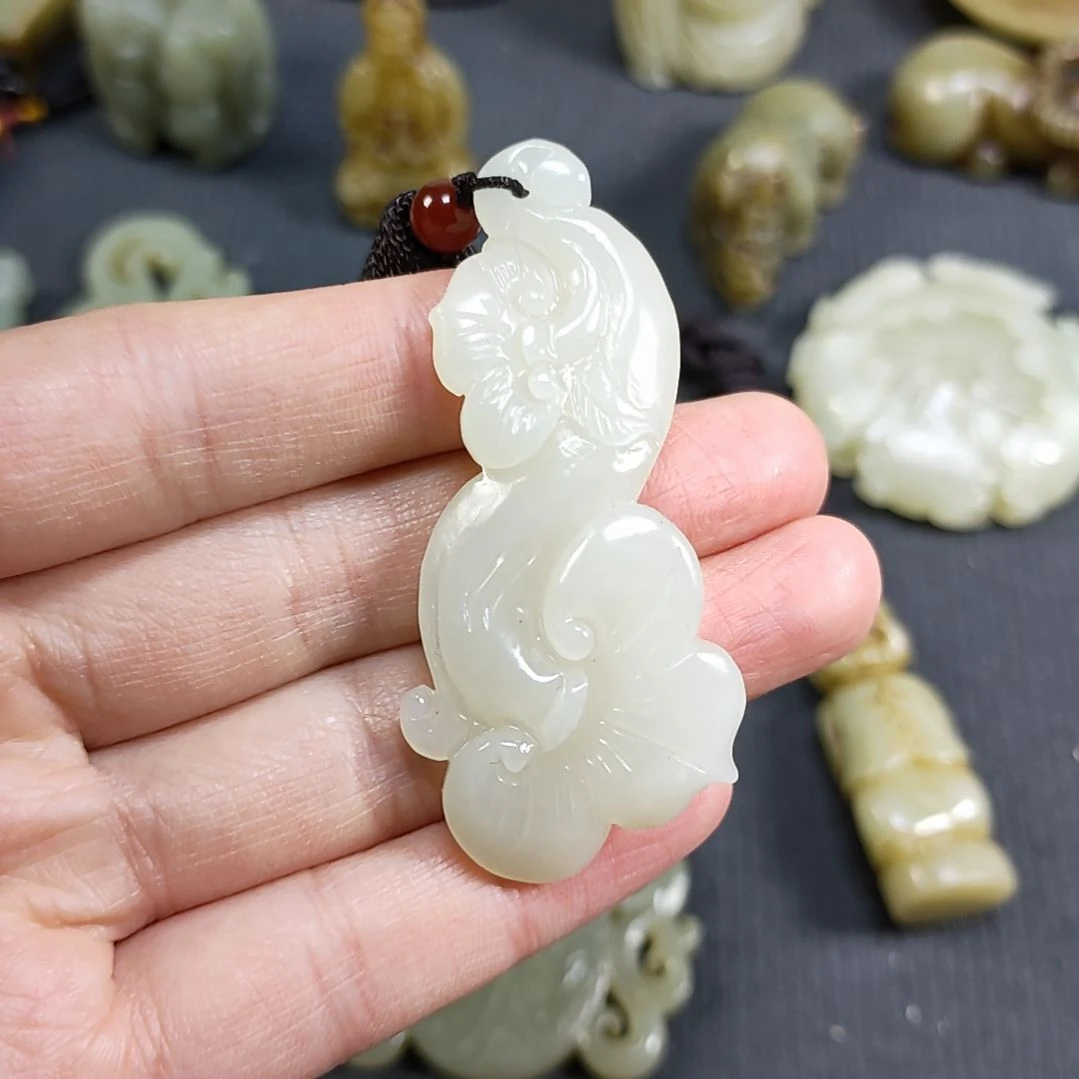 和田玉颈饰未镶嵌建*