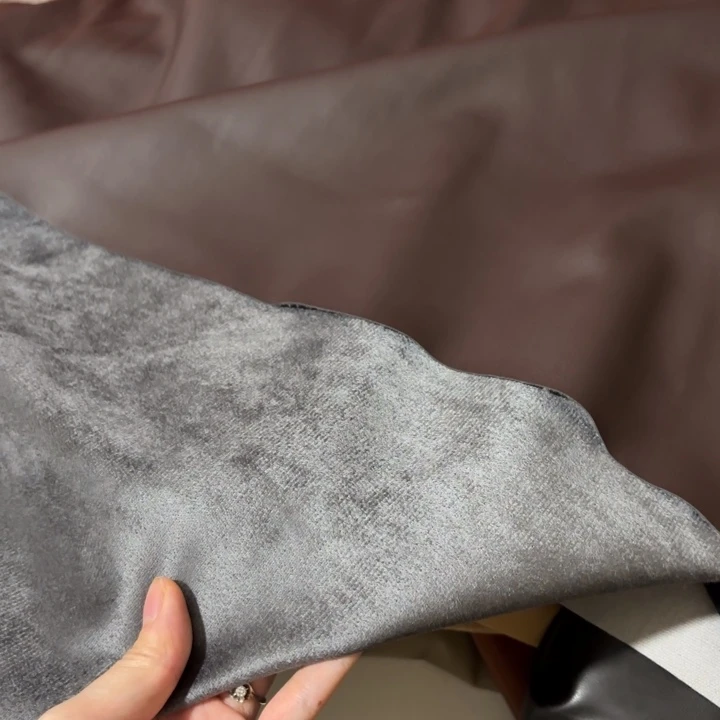 混纺咖啡色高货麂皮1米。