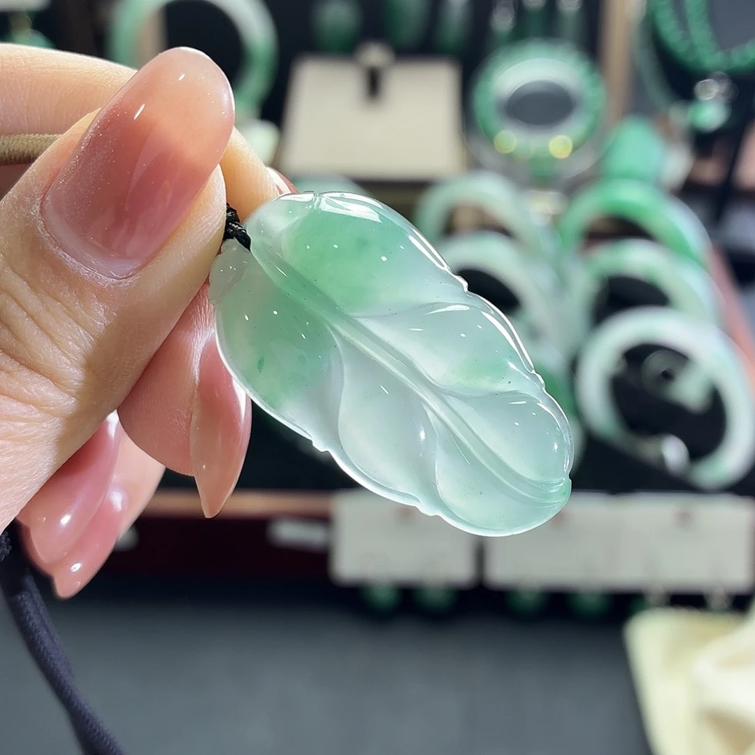 石英质玉未镶嵌颈饰