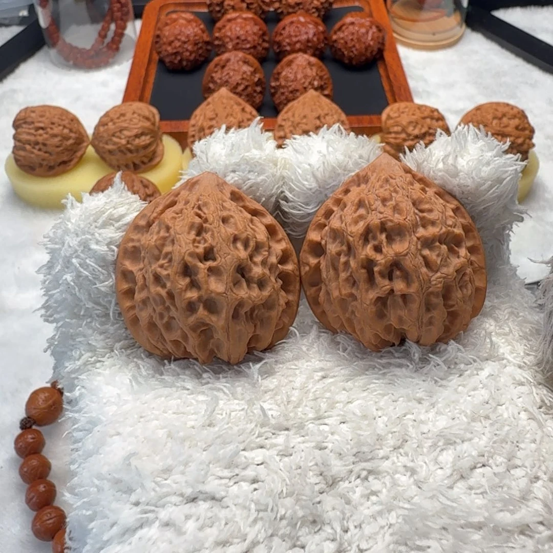 是****文玩核桃把件金牛40