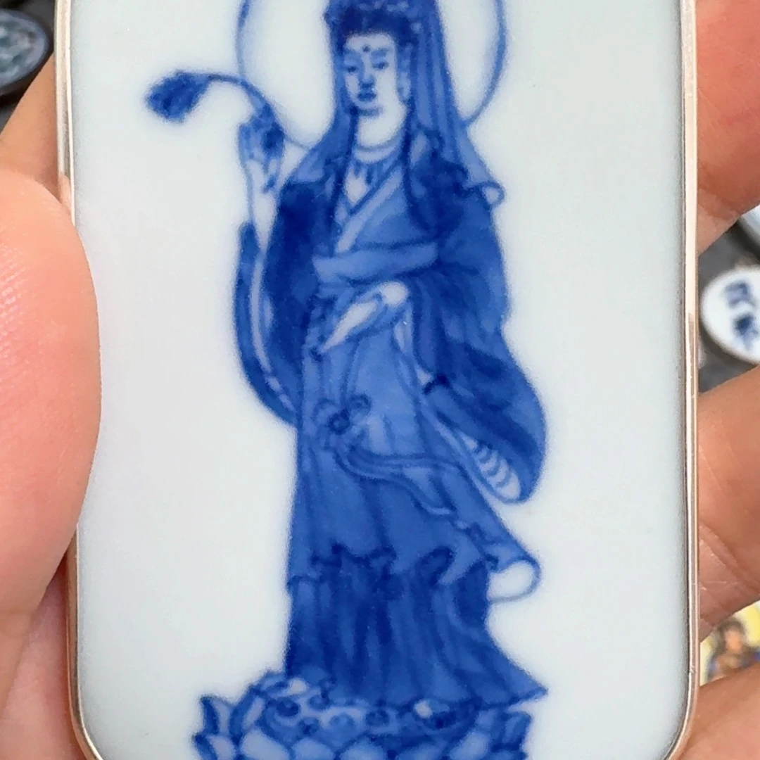 开***空瓷片青花观音挂件一个