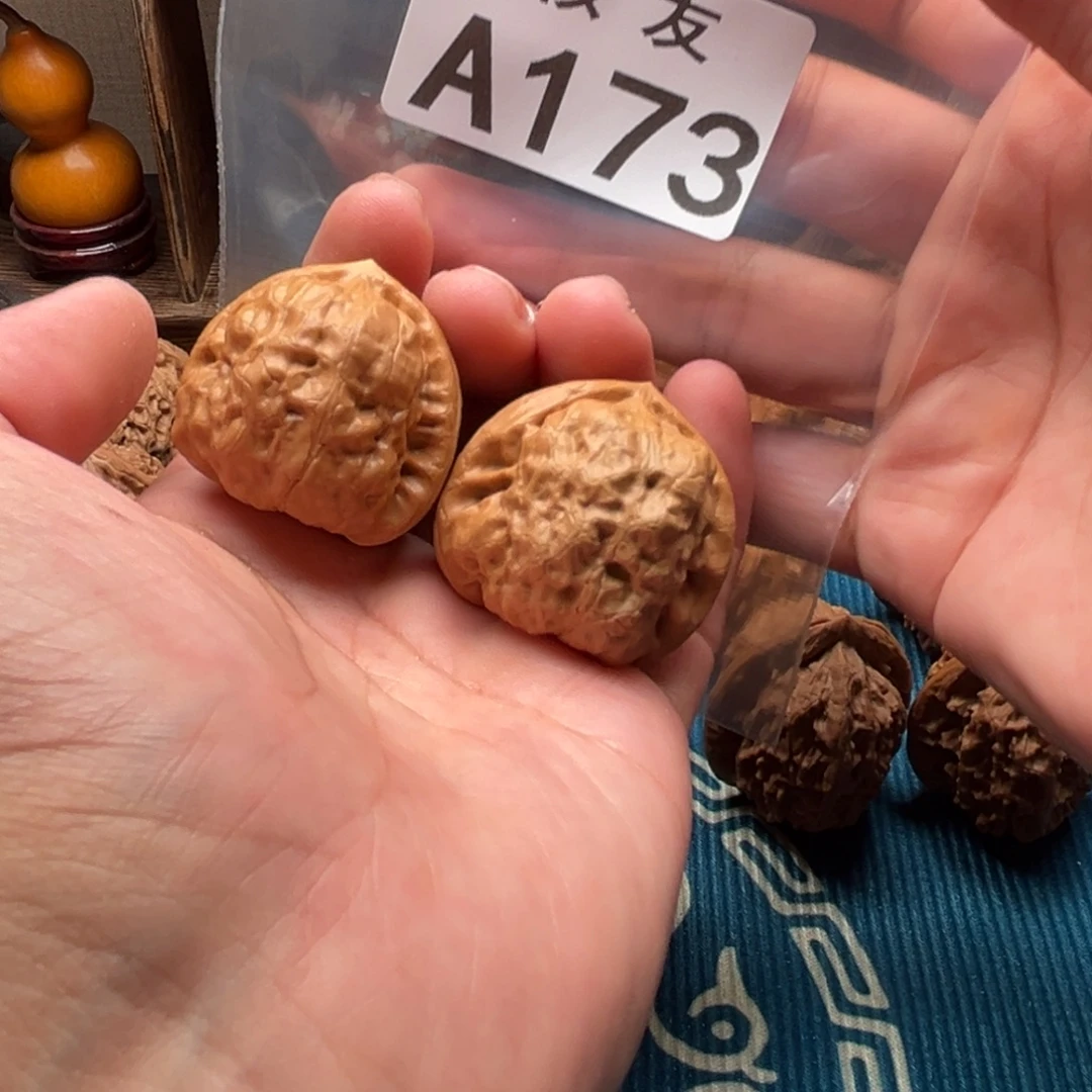 文玩核桃吊坠古蝉