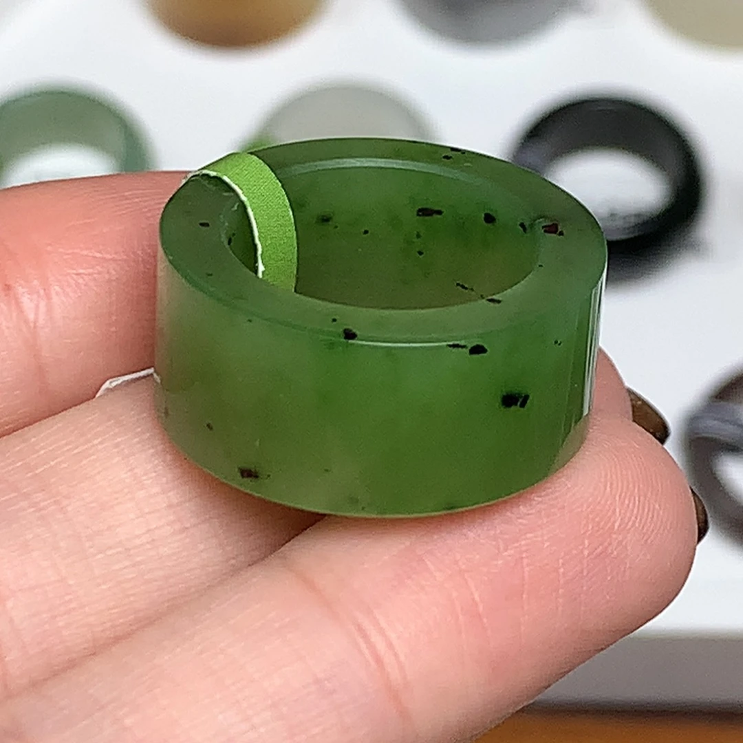 未镶嵌戒指和田玉