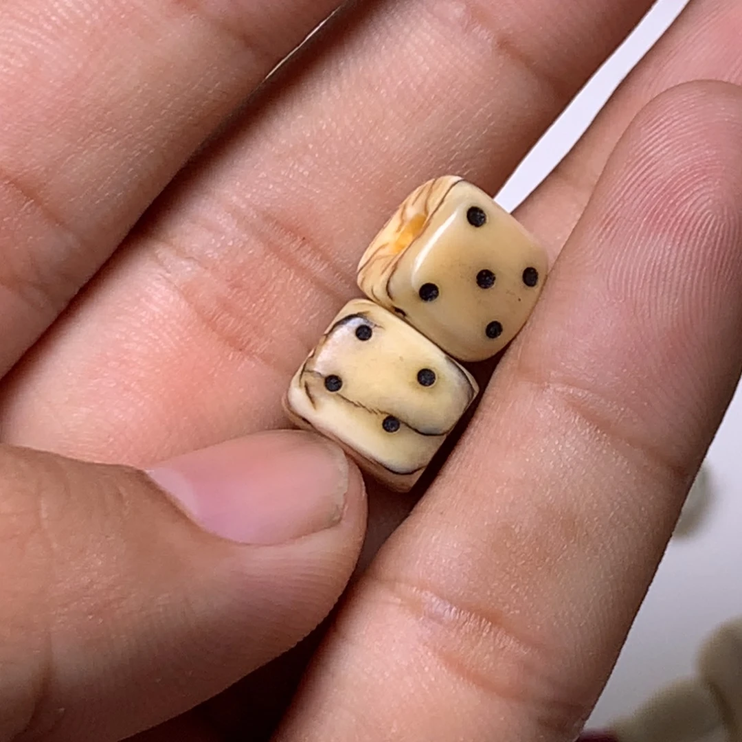 玻璃颈饰藏传小元素