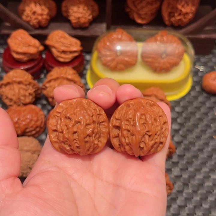 文玩核桃把件茶**事秦闷