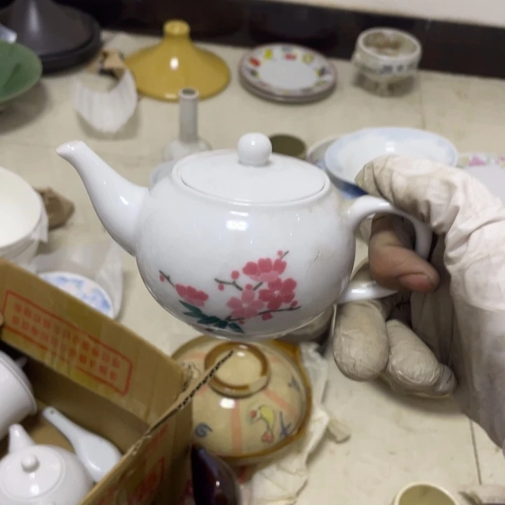 其他盘子碗砂锅都有