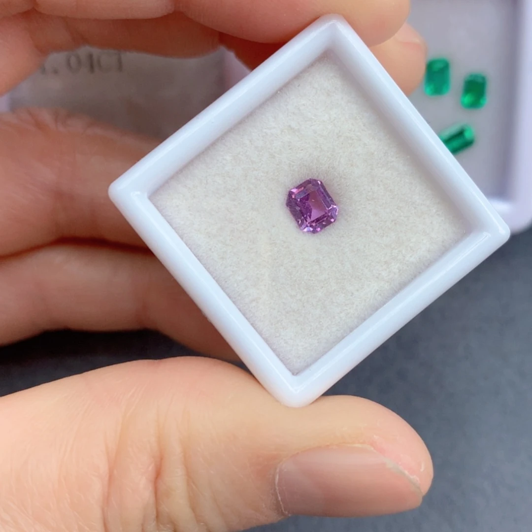 彩色蓝宝石无烧0.69克拉裸石未镶嵌