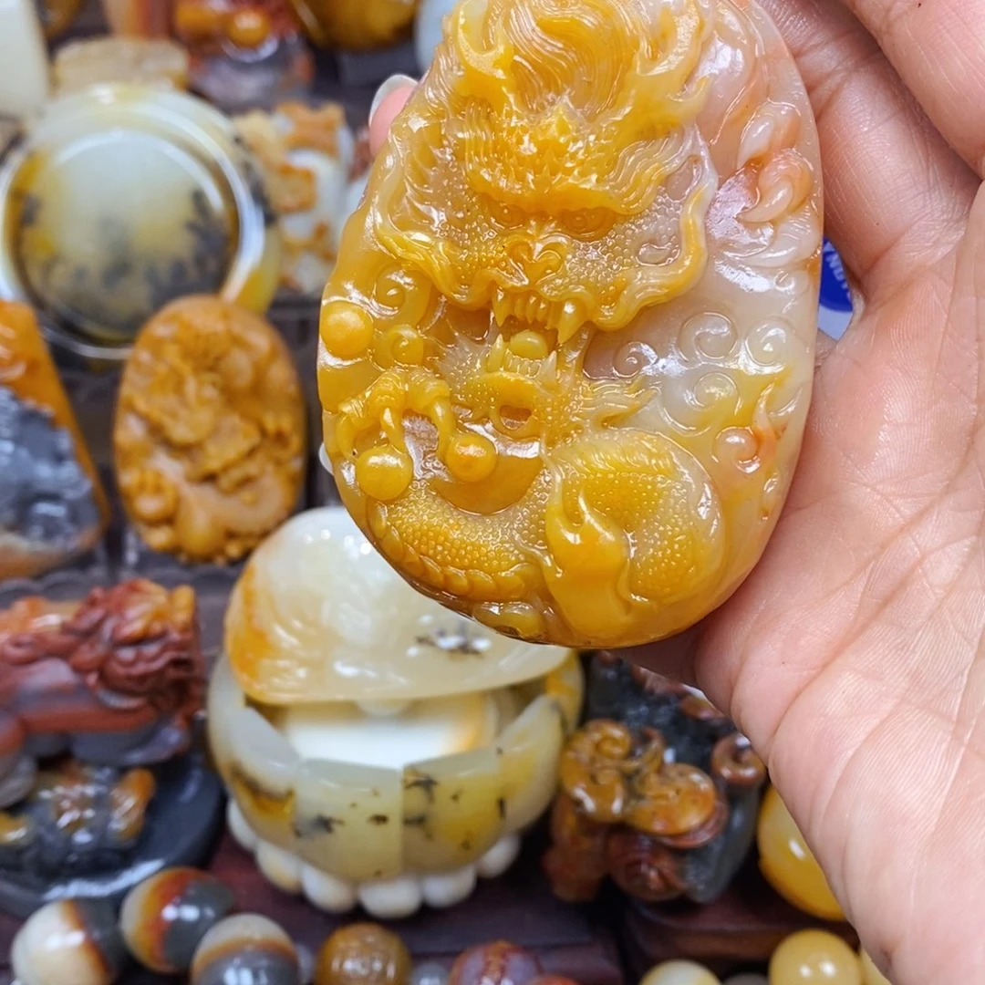 石英质玉（黄龙玉）颈饰未镶嵌