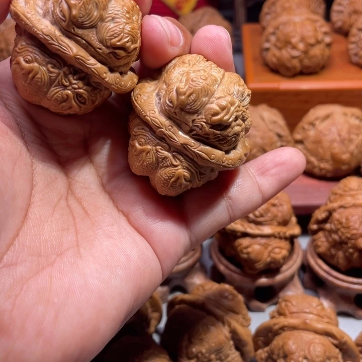 l****中蛤蟆头雕刻的金蟾