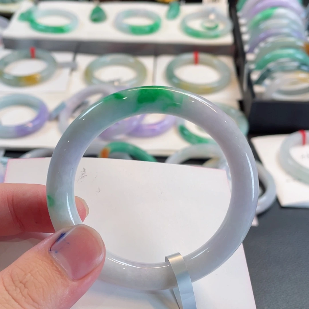 翡翠手镯未镶嵌54.5圆条 有纹