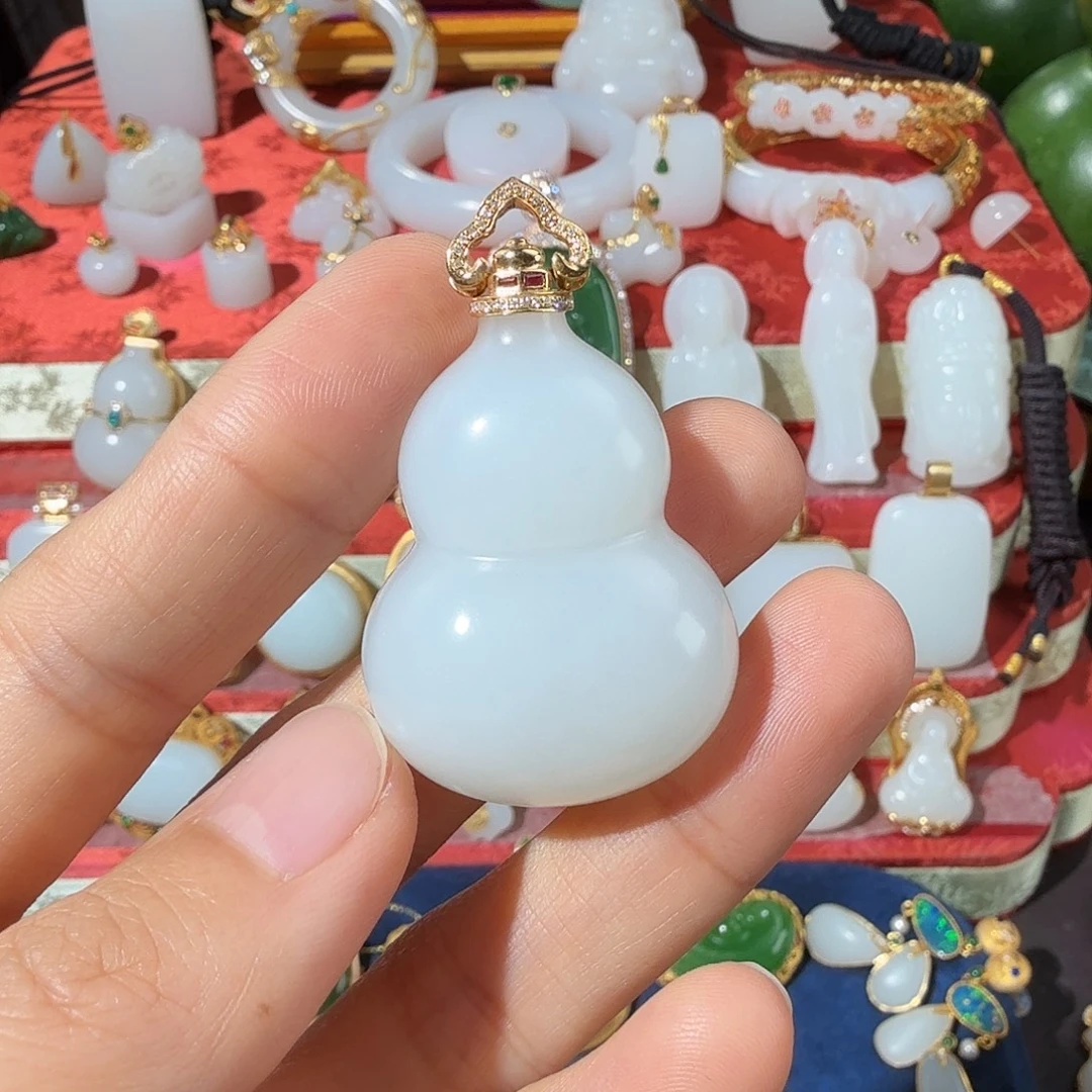 和田玉18K金镶嵌颈饰