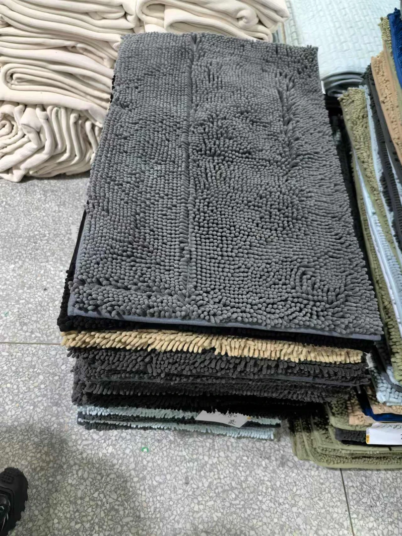 《厚广家》3楼55×180杂款雪尼尔加厚吸水防滑地垫发1张微瑕疵不挑色