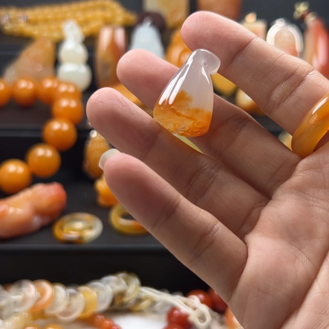 未镶嵌石英质玉（黄龙玉）吊坠(不含链)