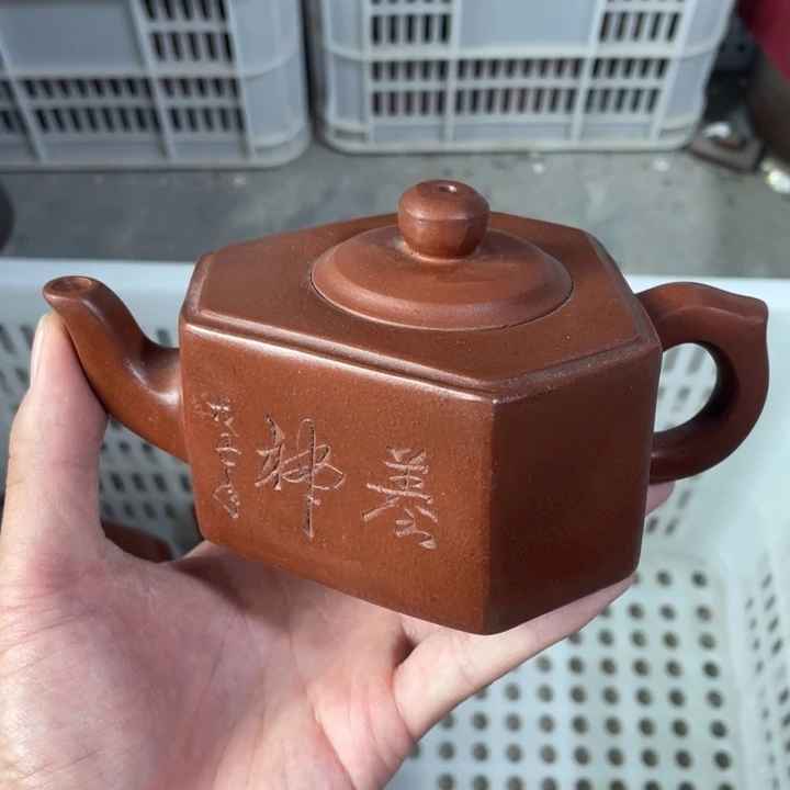 老厂紫砂壶一件。