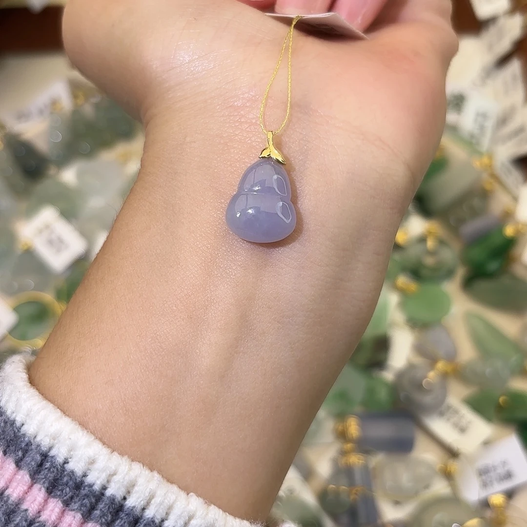 翡翠18K金镶嵌颈饰葫芦
