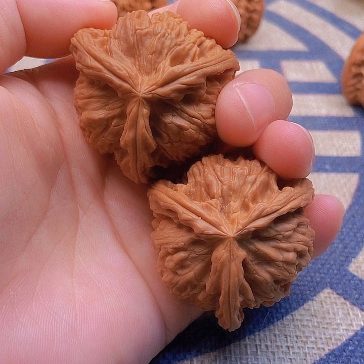 吊坠文玩核桃永*：三棱