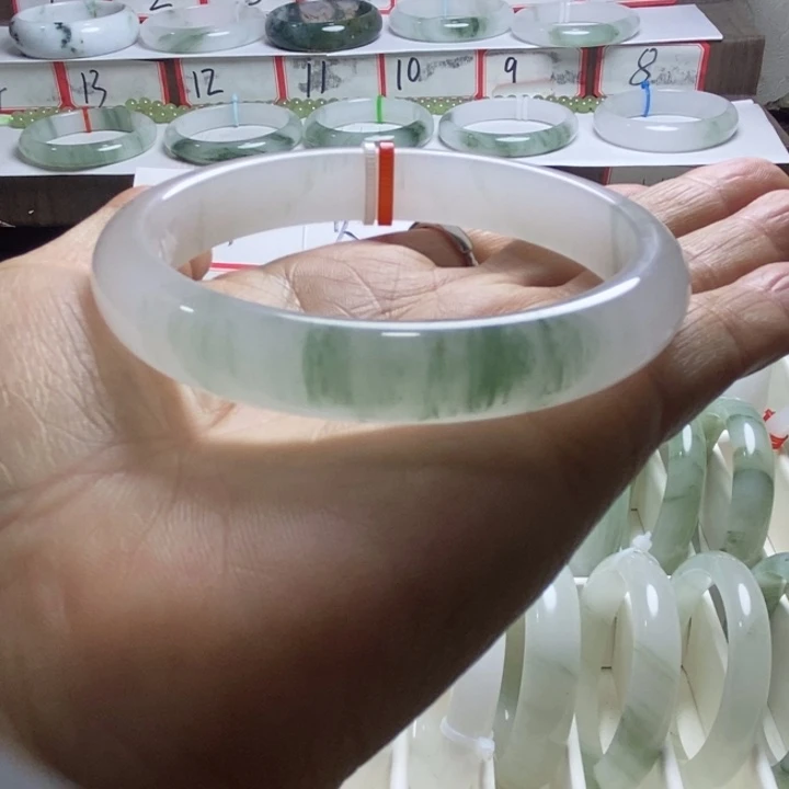 石英岩玉未镶嵌手镯