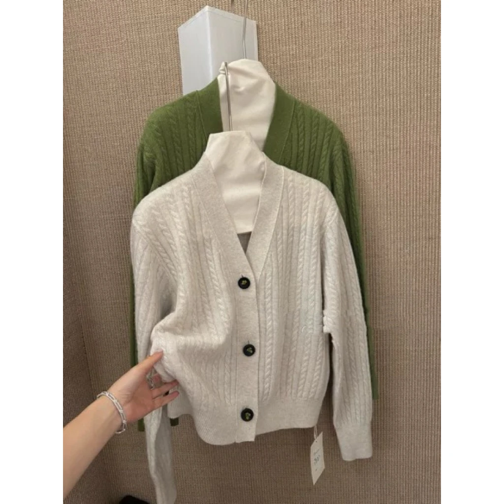 仓美美女装-三粒扣开衫羊绒衫