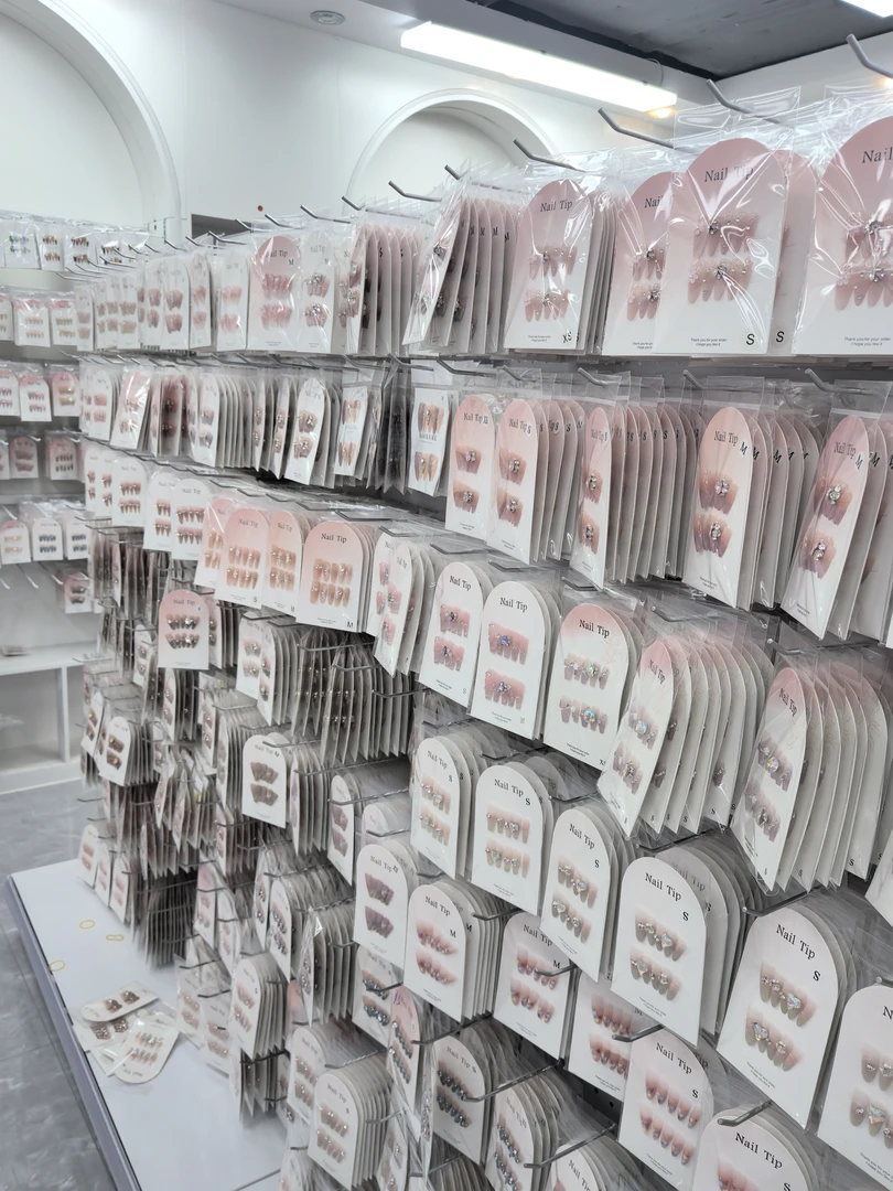 纯手工穿戴甲 一单飞  默认微瑕  NO退NO换