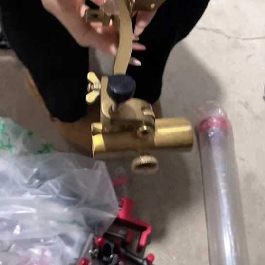 钓箱金色加长包角炮台架一个。