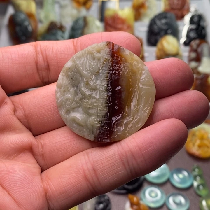 蛇纹石玉未镶嵌颈饰