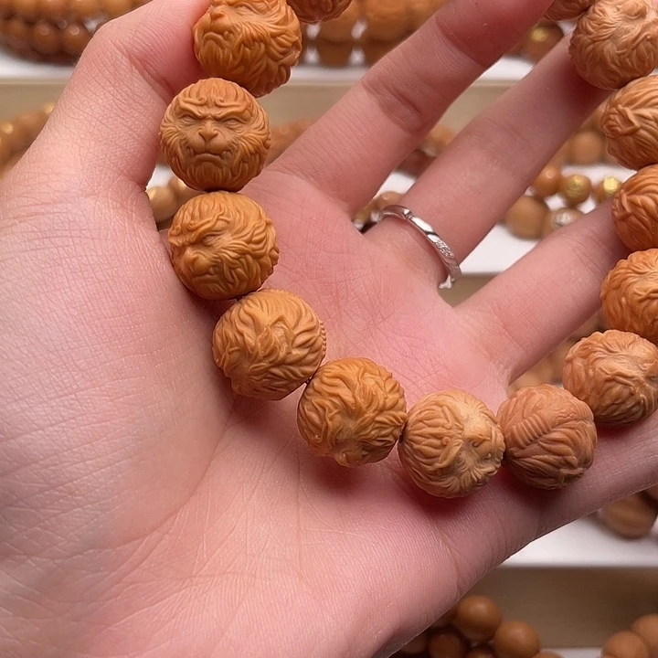 猴头核桃吊坠漏眼款新款大圣