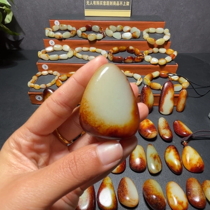 河***里和田玉未镶嵌颈饰