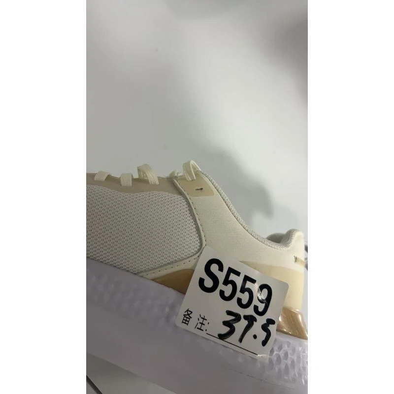 男女户外休闲鞋s559