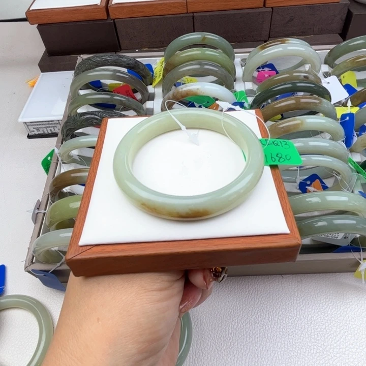 未镶嵌手镯和田玉七月