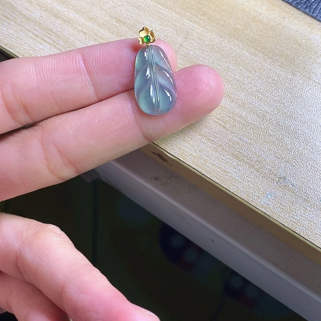 颈饰18K金镶嵌翡翠