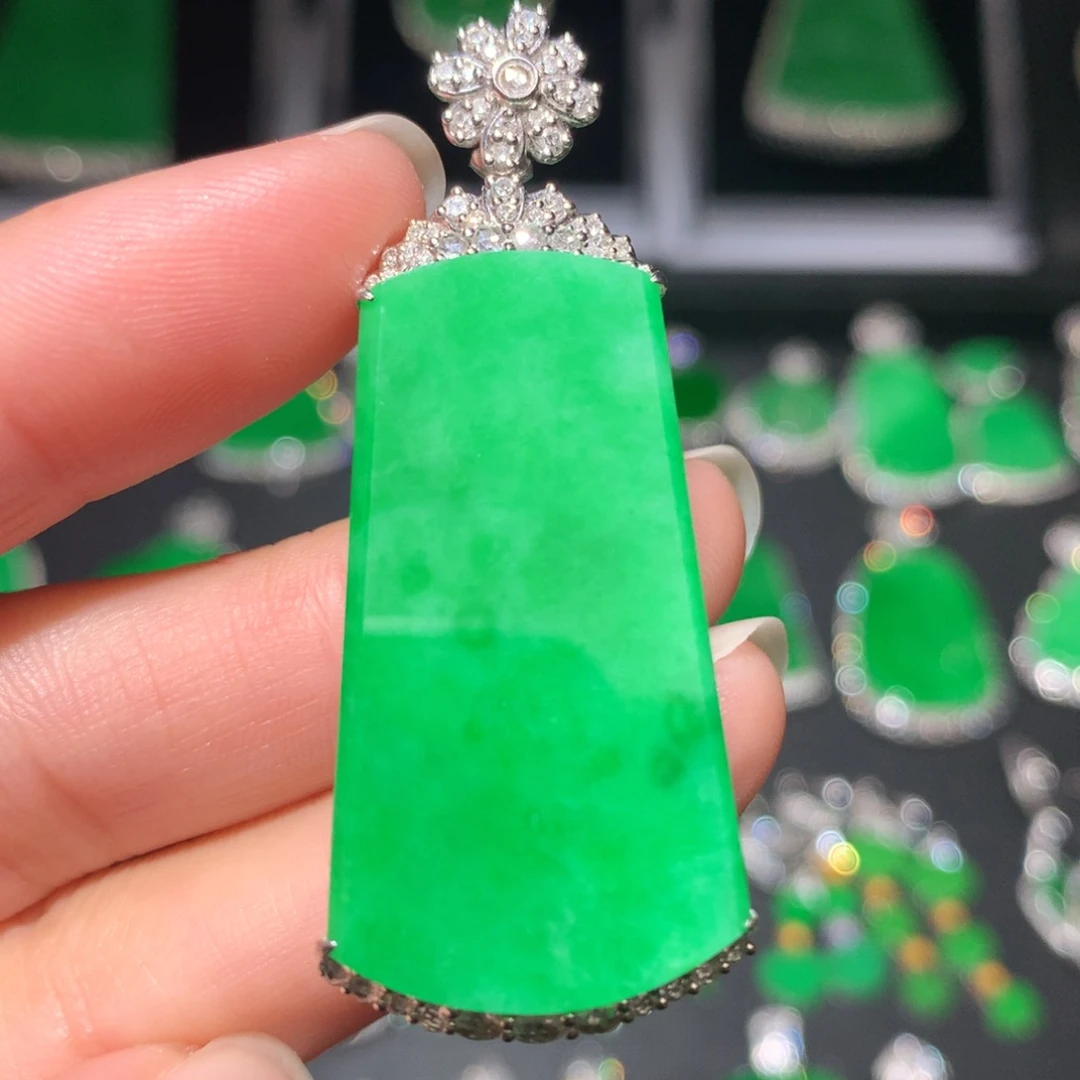 翡翠颈饰18K金镶嵌翡翠