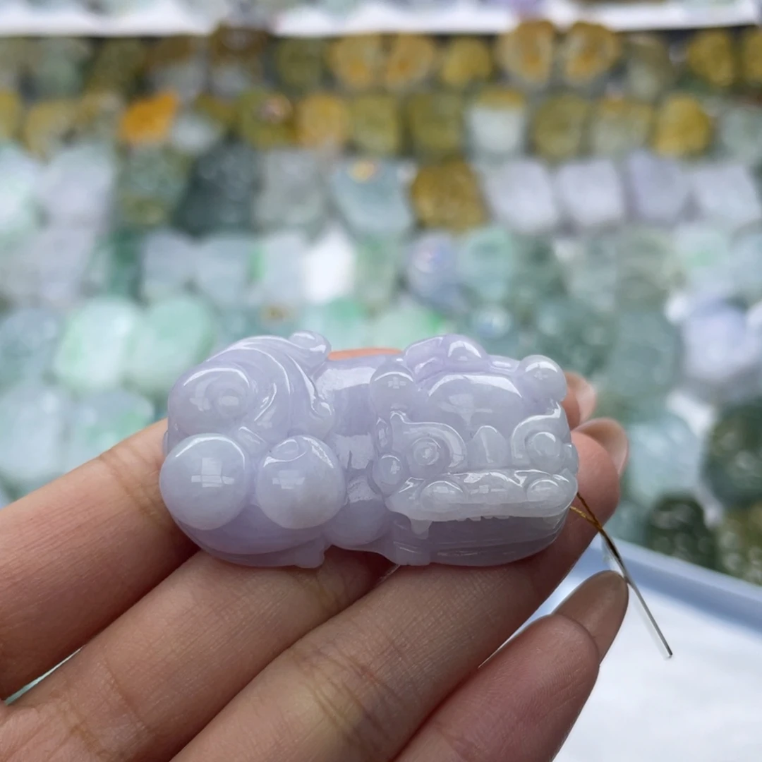 倩***室翡翠未镶嵌颈饰貔貅